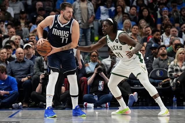 迪玛利亚社交媒体晒全家福 祝所有人2025新年快乐